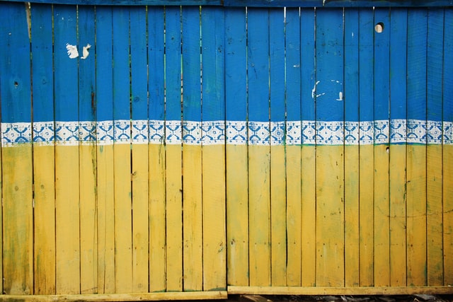 a bright yellow and blue fence